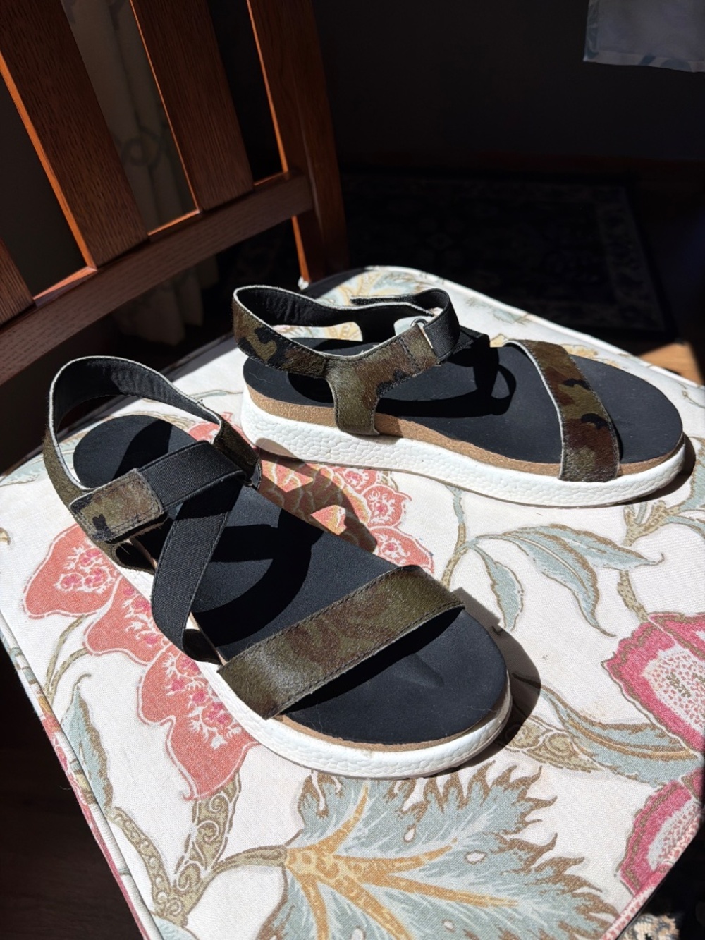 Adorable sandals! - Picture 2 of 5